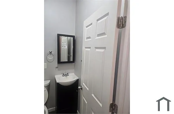Building Photo - 2428 N Calvert St #2