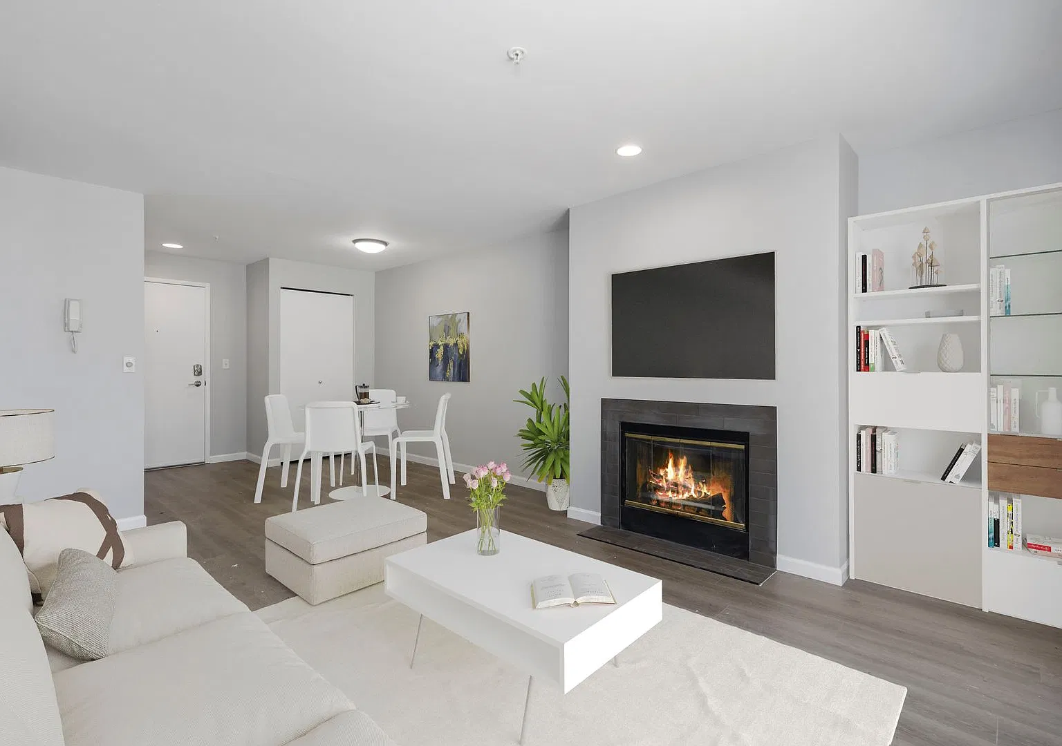 Interlake Apartments — Photo 4
