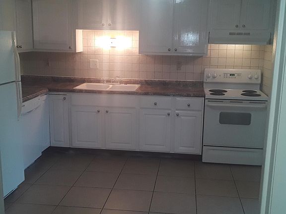 3rd image of 4034 Country Club Dr