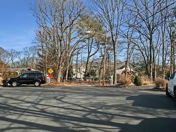 4th image of 472 Twinbark Ave