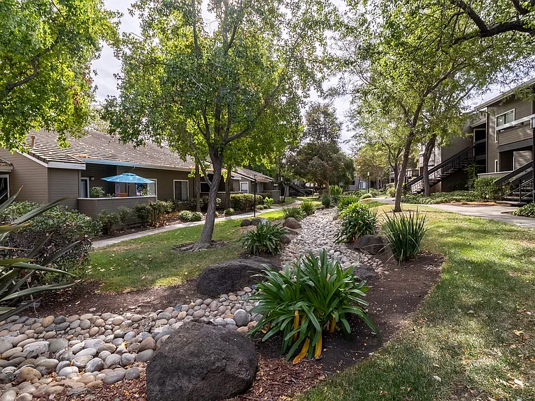 Monte Vista Apartments — Photo 27