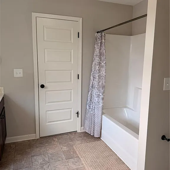 559 Madison Park Dr — Photo 44