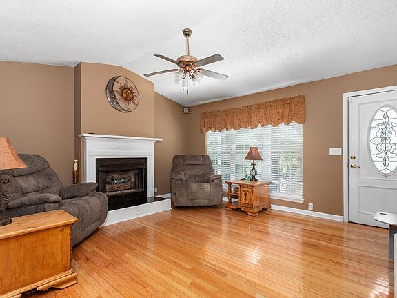 2nd image of 134 Eureka Rd