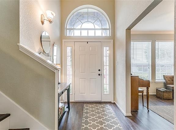 2nd image of 843 Jessica Dr