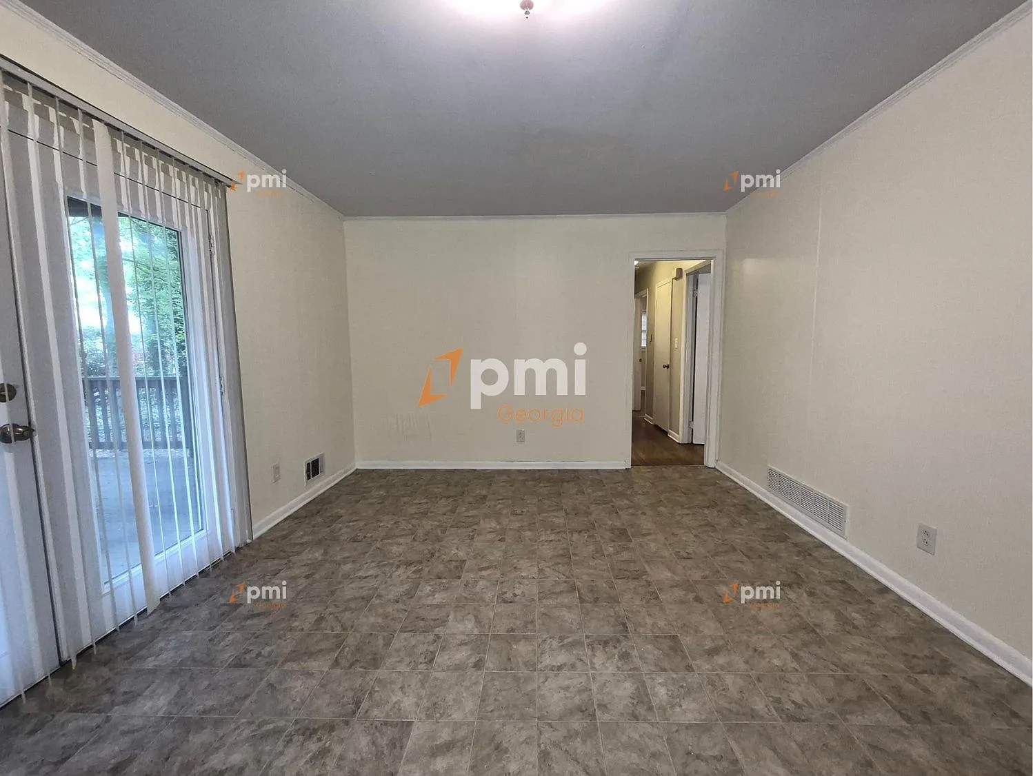 3 bed, 1.5 bath, 1231 sqft, $1,625 — Photo 4