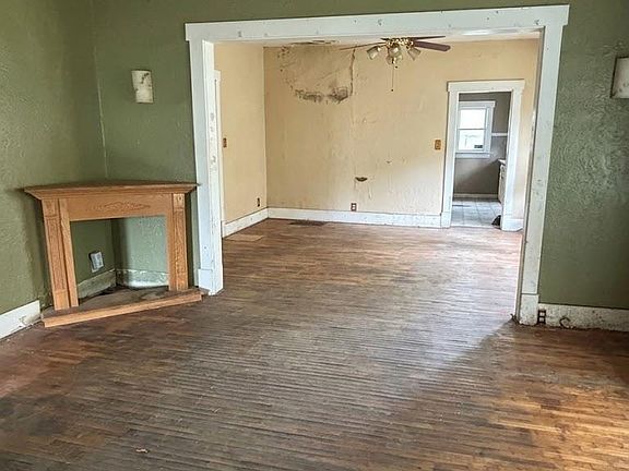 2nd image of 108 E Shipping St