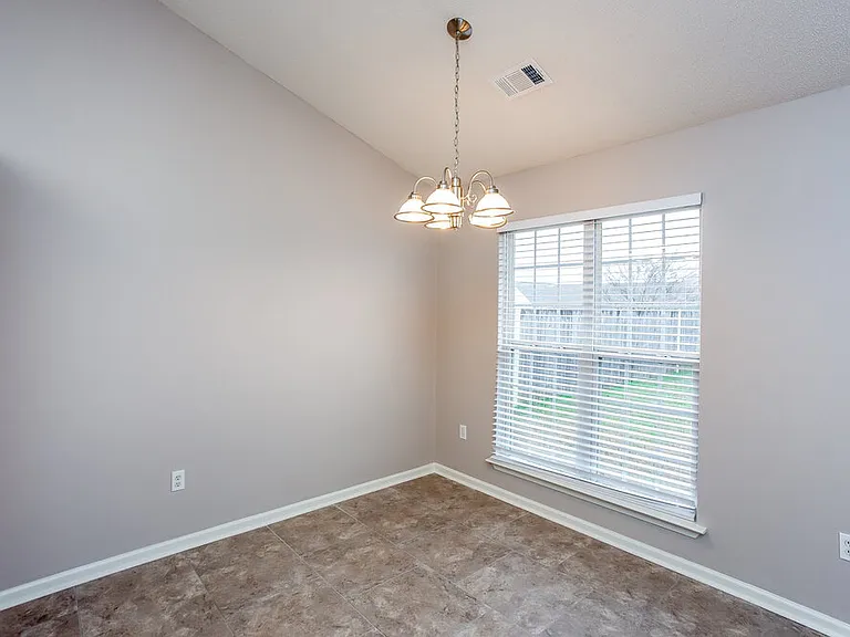 1720 Cherry Creek Dr — Photo 6