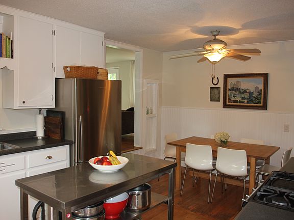 Eat in kitchen