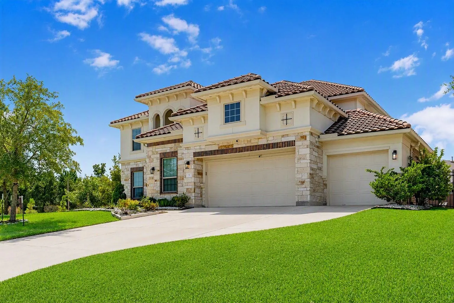 5 bed, 4.0 bath, 3877 sqft, $7,000 — Photo 1