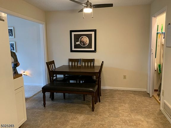 4th image of 19 Burlington Ct #1910