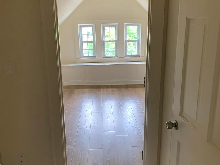 11 Mead Ave — Photo 9