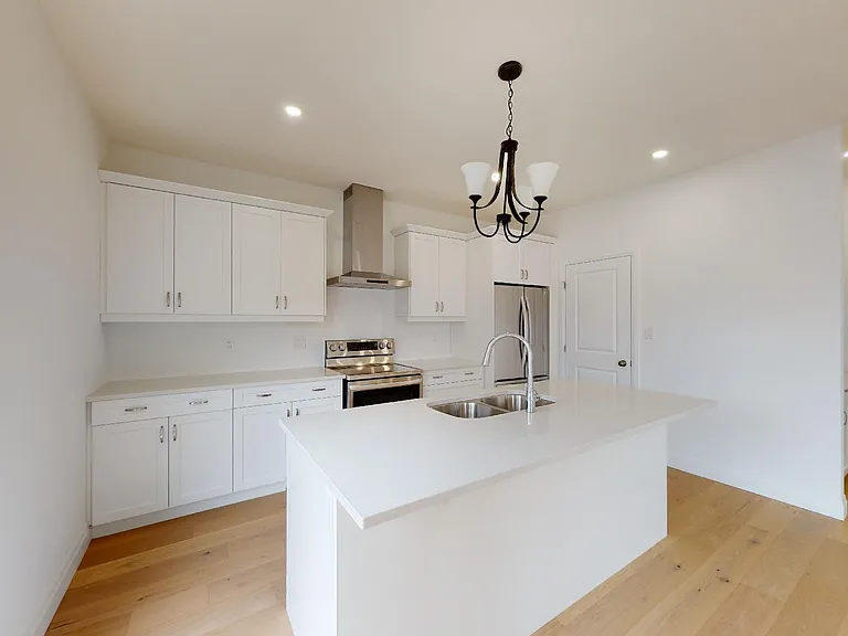 120 Basil Cres — Photo 4