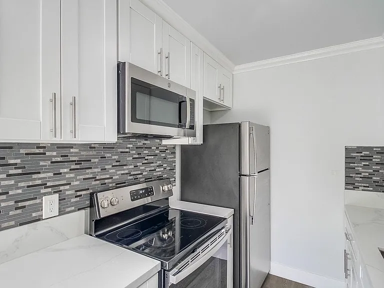 1254 Robinson Ave — Photo 4