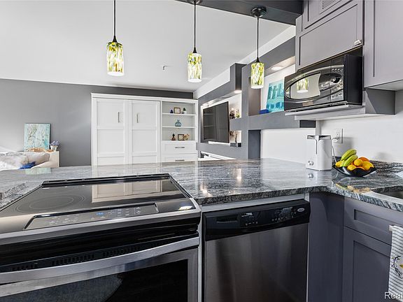 4th image of 1001 W Jefferson Ave #2H
