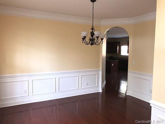 3rd image of 10345 Montrose Dr
