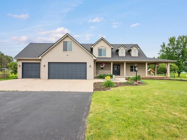8120 Challenger Dr, Neenah, WI 54956