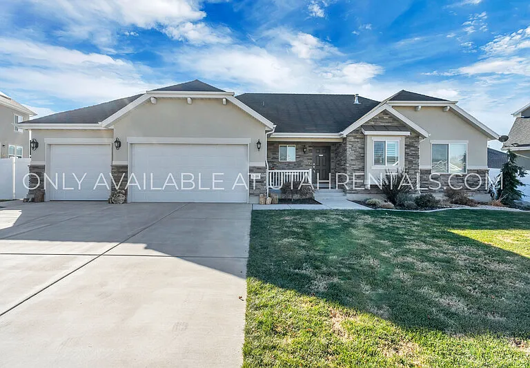1419 W Stayner Dr — Photo 1
