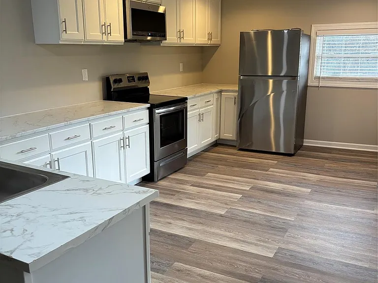 242 John C Rd — Photo 2