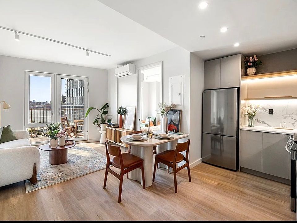 2nd image of 85 Quay St #407