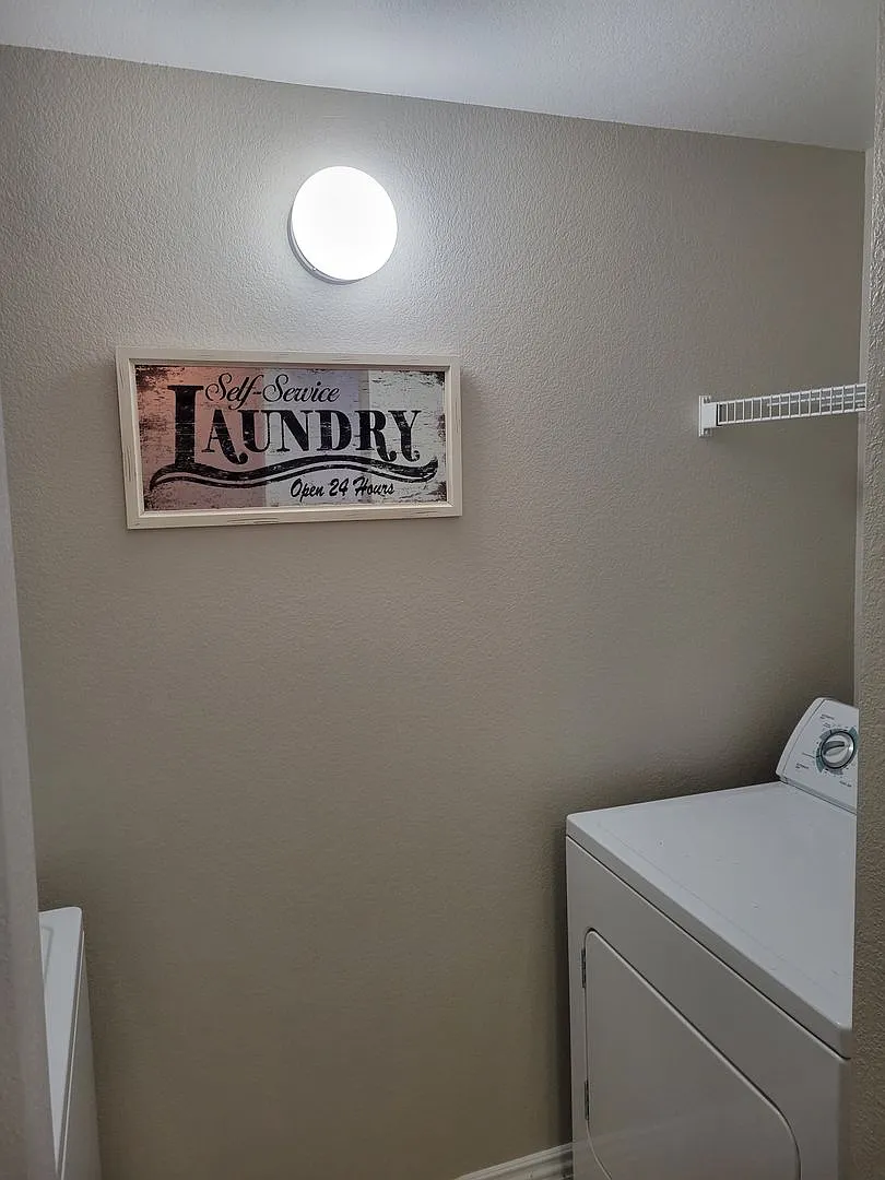 Amazing 1 bd Condo Awaits You! — Photo 4
