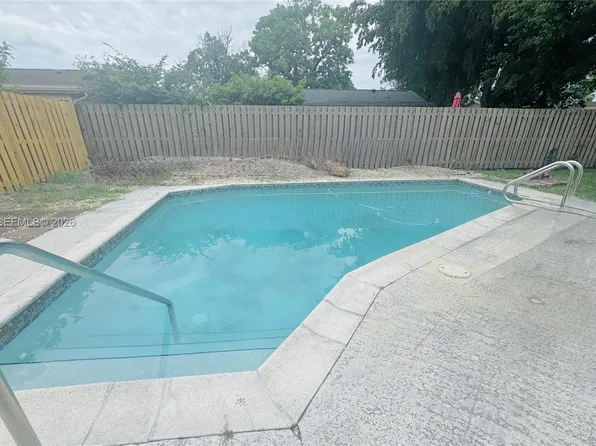 8310 NW 48th St, Lauderhill, FL 33351
