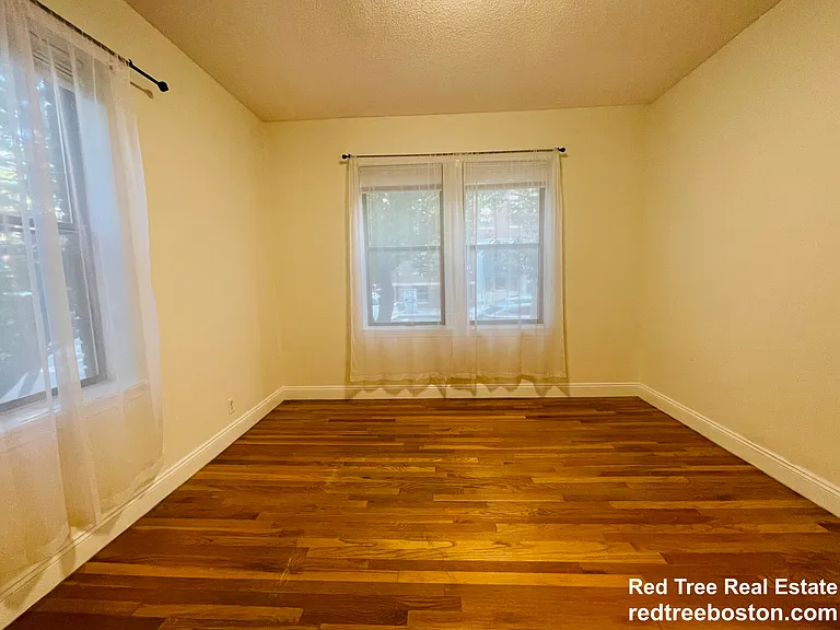 313 Summit Ave — Photo 3