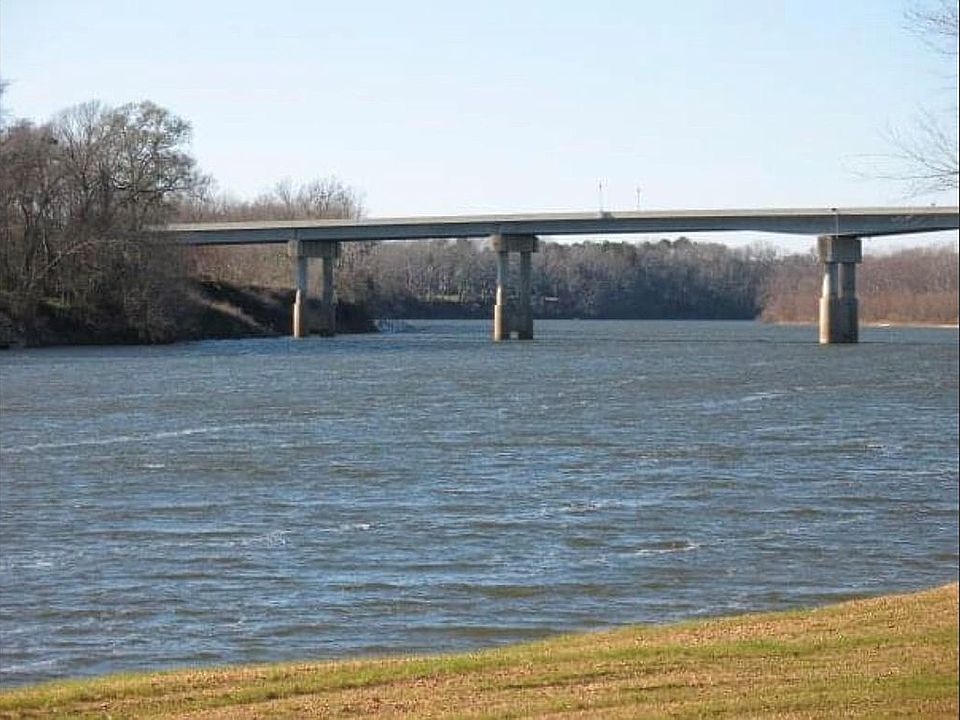 View of AL River Parkway.