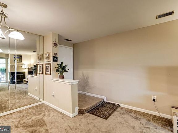 4th image of 6917G Victoria Dr