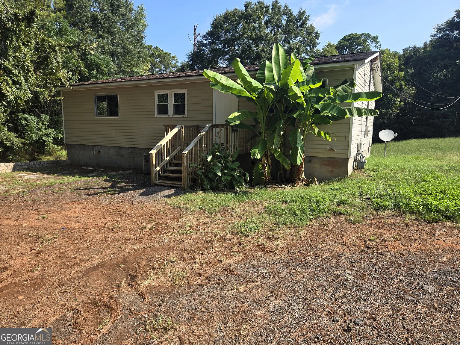 3 bed, 1.0 bath, 1056 sqft, $1,500 — Photo 1