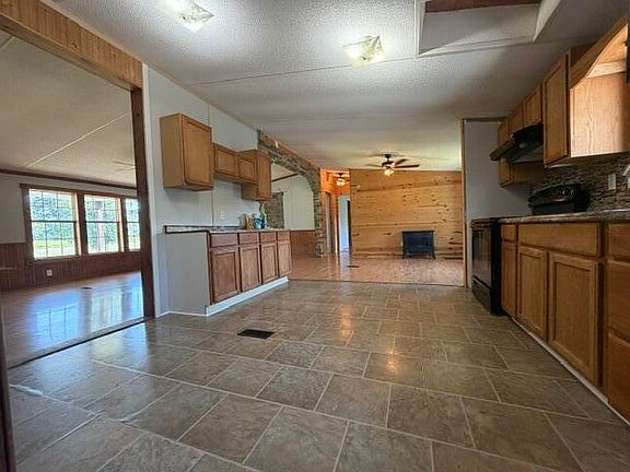 4th image of 267 Shady Ln