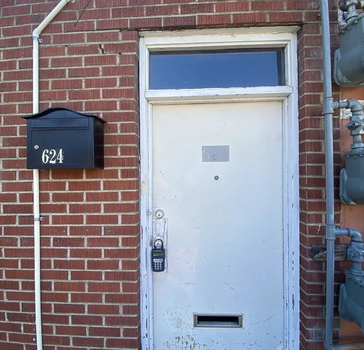 2 bed, 1.0 bath, $1,250 — Photo 2