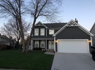 1095 Ironwood Dr, Elgin, IL 60120