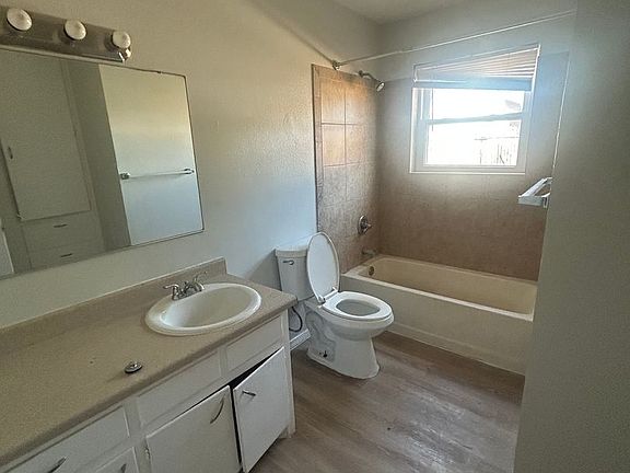 4th image of 1618 58th St APT B