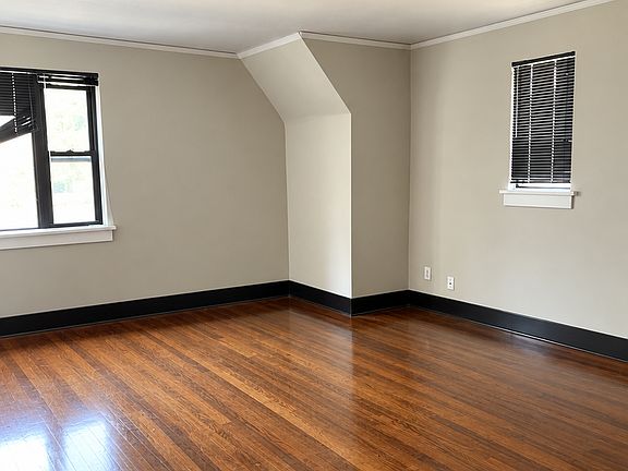 5th image of 3306 Burt St #4