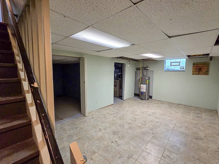 151 Mahoning Dr — Photo 50