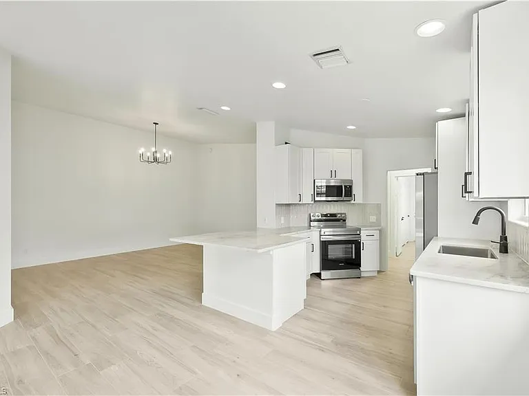 28050 Boccaccio Way — Photo 4