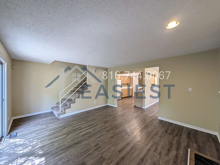 1855 NE Knollbrook St — Photo 2