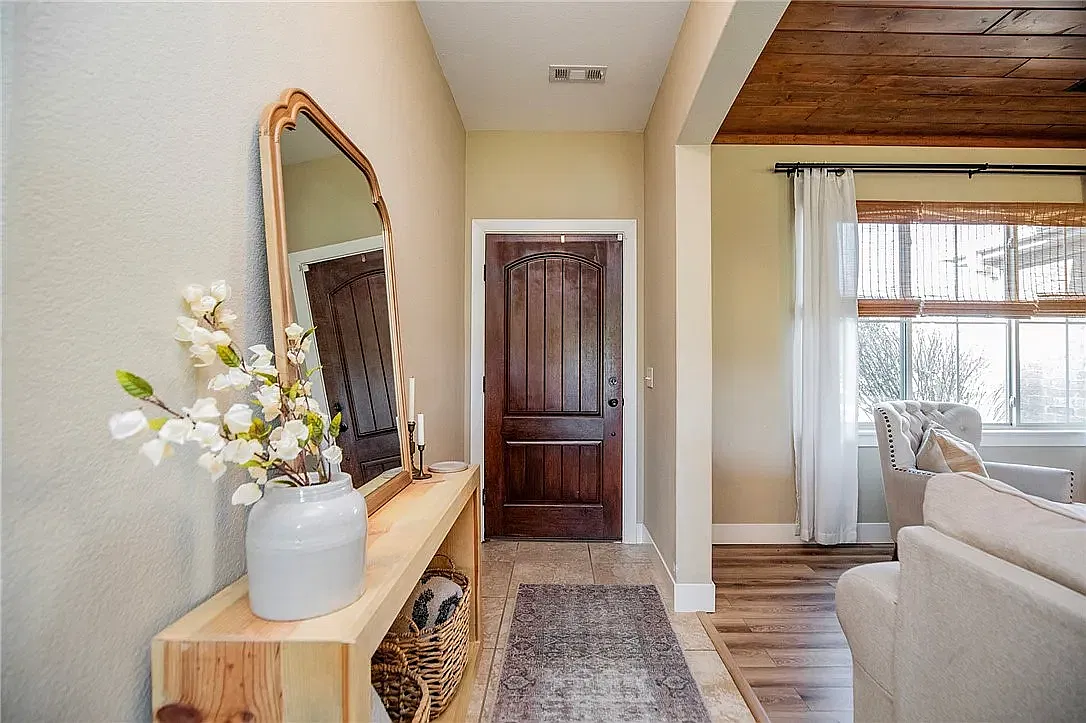 3 bed, 1462 sqft, $2,200 — Photo 3