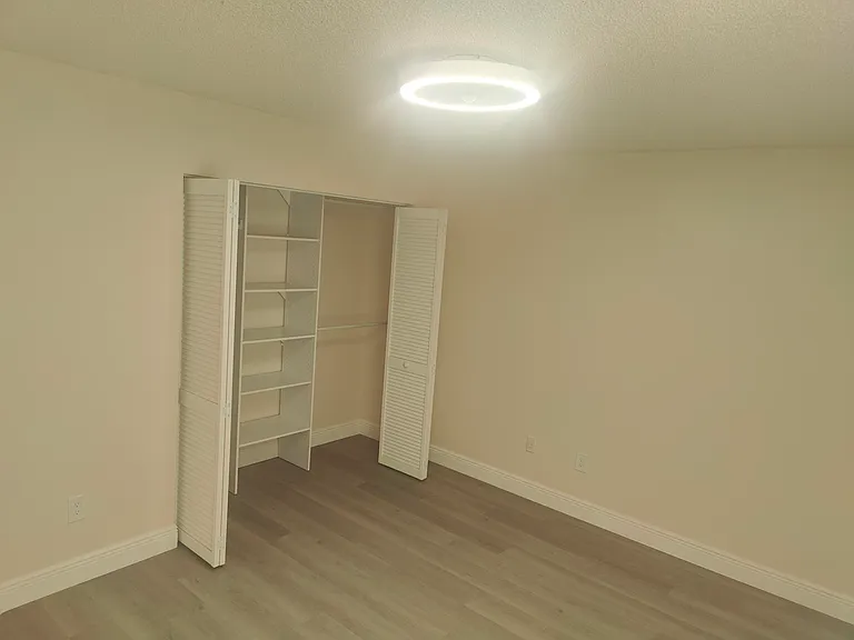 302 Lakeview Dr E #302 — Photo 28