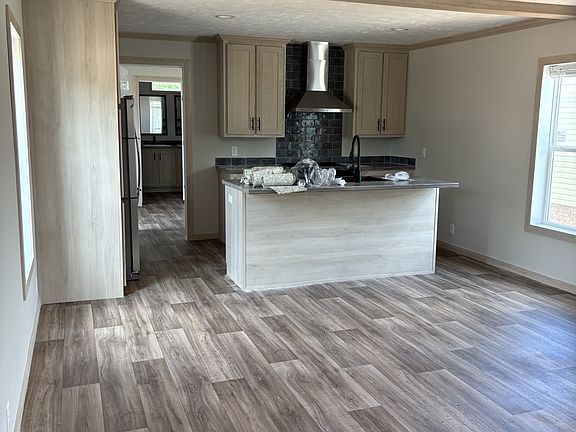 3rd image of 400 Parker St