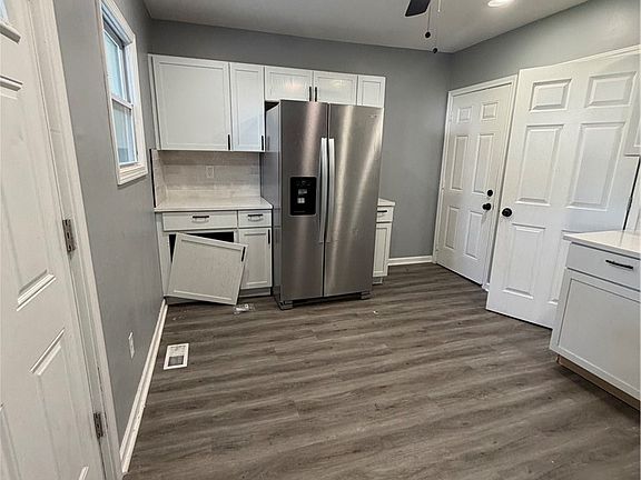 5th image of 3107 Seymour Ave