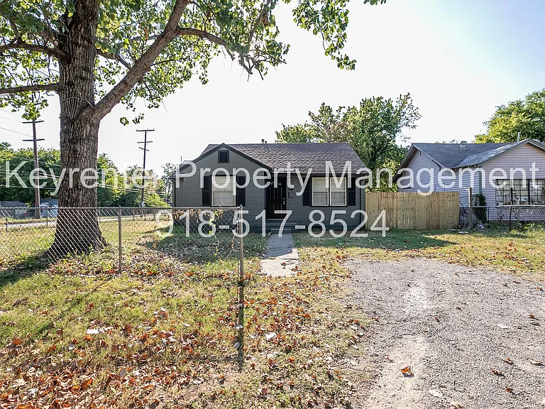 1502 N Columbia Ave — Photo 4