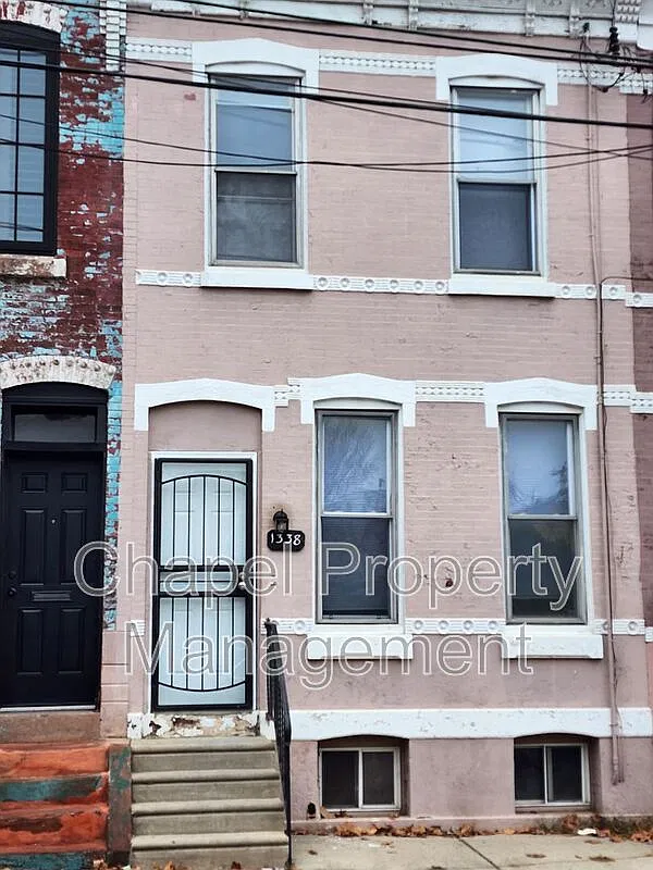 3 bed, 1.0 bath, 1036 sqft, $1,800 — Photo 2