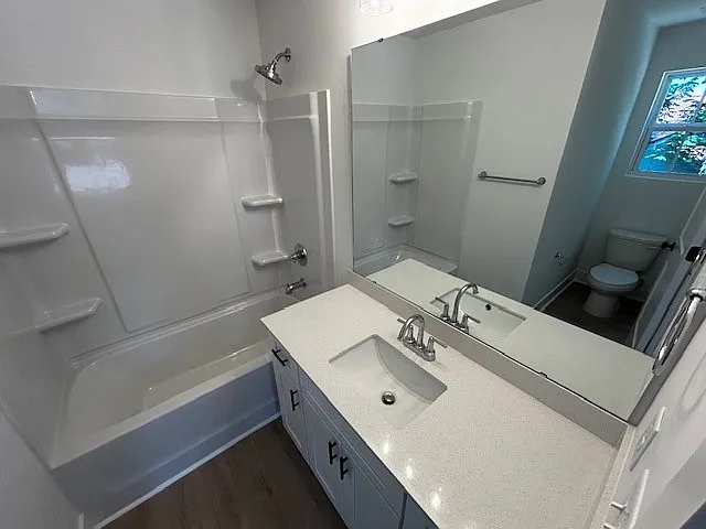 559 W Park Ave #B — Photo 13