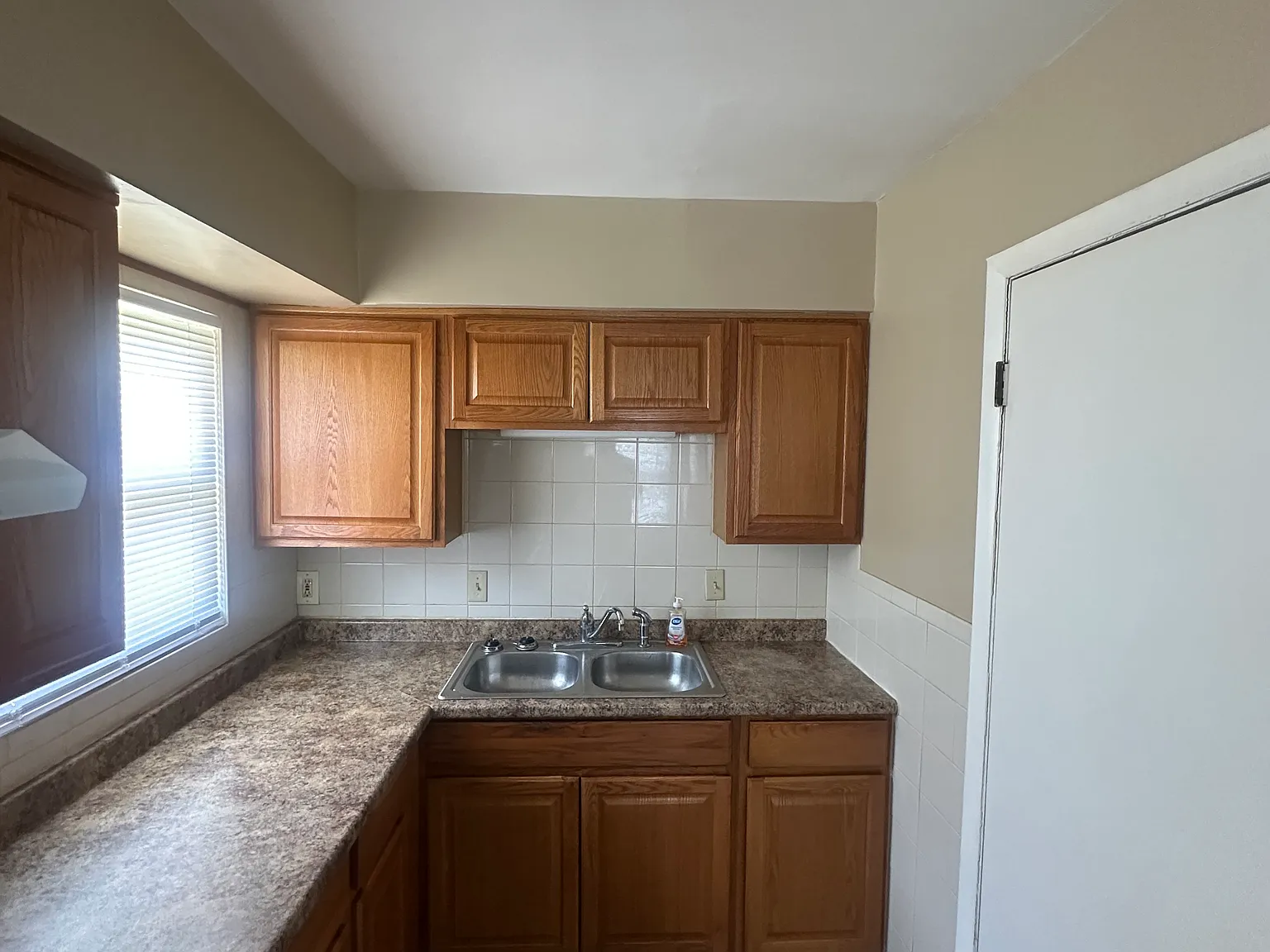 3 bed, 864 sqft, $1,250 — Photo 3