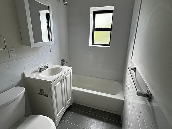 5th image of 671 Bronx River Rd APT 5B