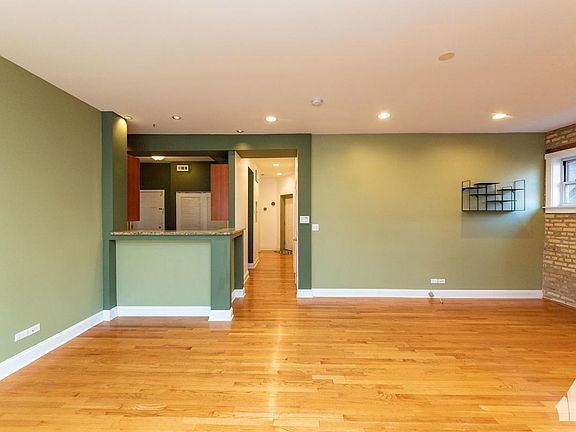 3rd image of 4440 N Beacon St #1F