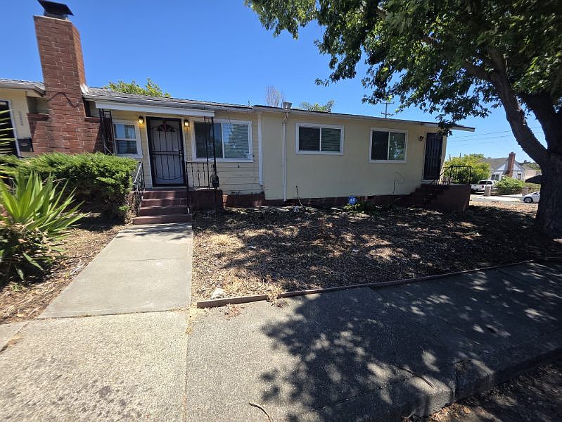 1st image of 302 Maple Ave #300
