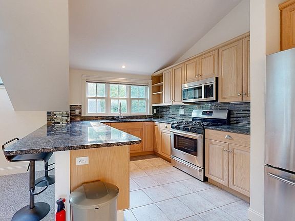 5th image of 90 Highland Ave #2
