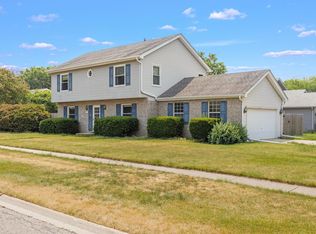 134 Meadows Dr, Sugar Grove, IL 60554